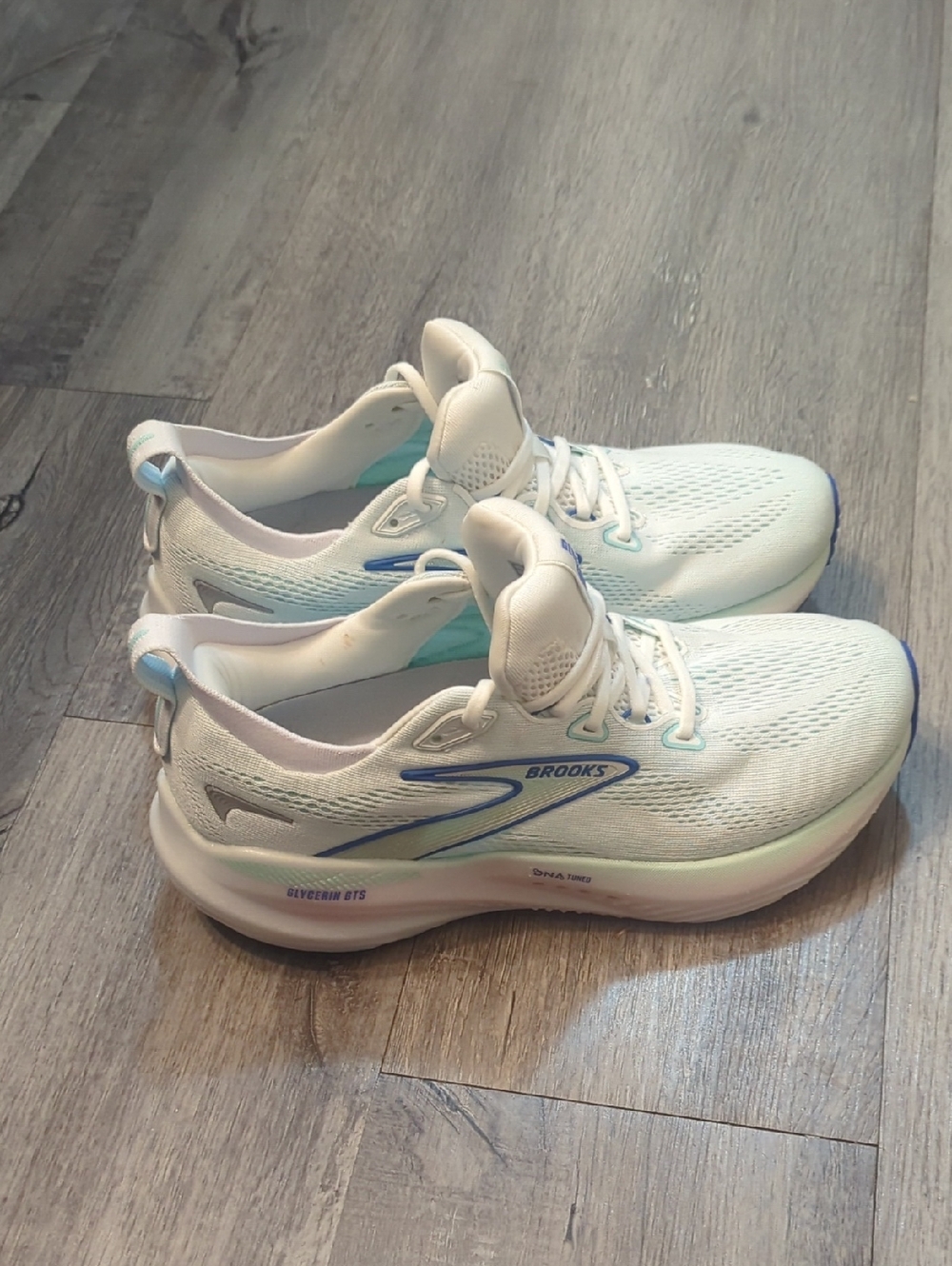 Brooks Glycerin GTS 22 Womens Sneakers - Picture 2 of 11